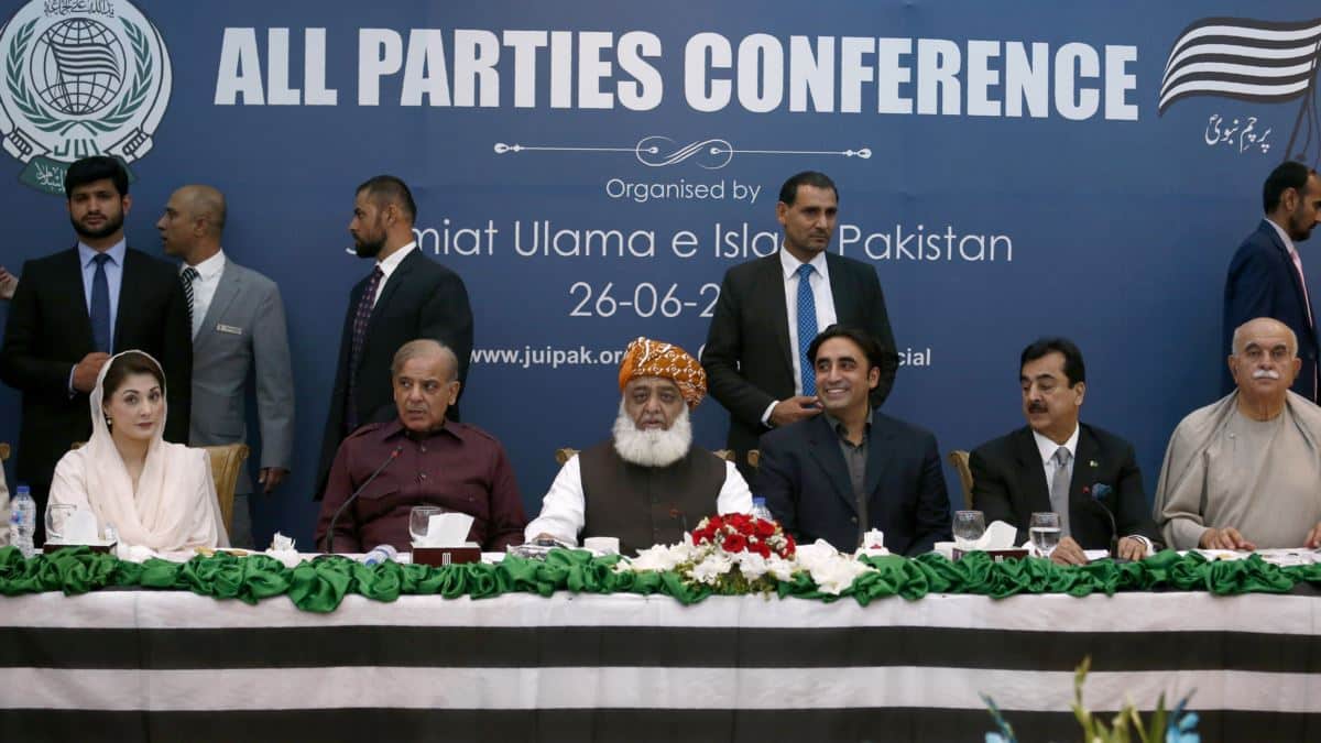 Who is Supporting the Pakistan Opposition?